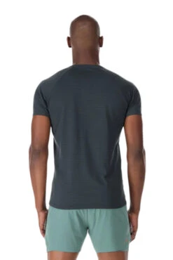 T-Shirt De Rando Rab Sonic Manches Courtes Homme 7 T-Shirt De Rando Rab Sonic Manches Courtes Homme -Équipement De Plein Air T Shirt Randonnee Rab Sonic Homme Gris vue portee dos