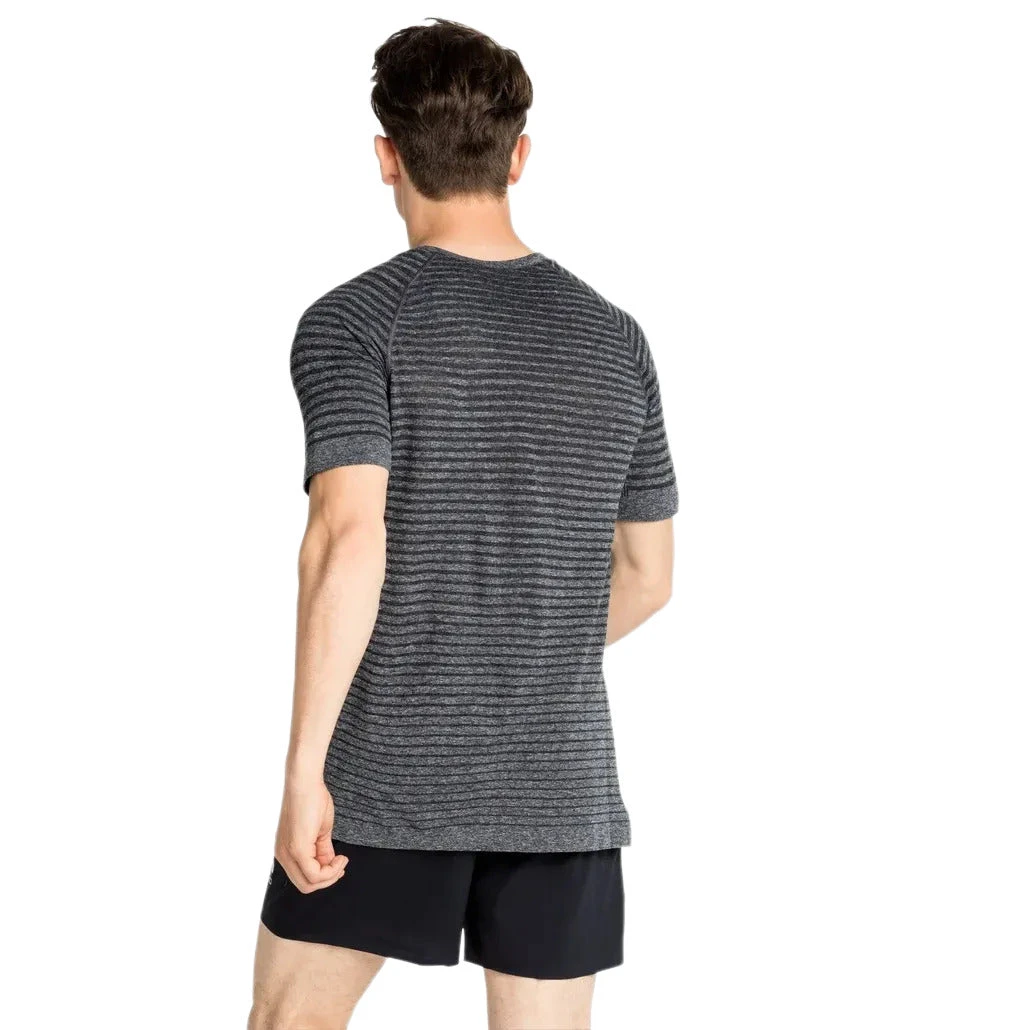 T-Shirt De Running Odlo Essential Seamless Manches Courtes Homme 4 T-Shirt De Running Odlo Essential Seamless Manches Courtes Homme – Image 4