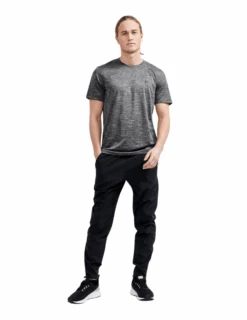 T-Shirt De Running Craft ADV Charge Melange Manches Courtes Homme -Équipement De Plein Air T shirt Runnning CRAFT ADV Essence Melange Homme CO1911447 998000 vue porte silhouette