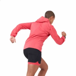 Veste Imperméable Odlo Zeroweight Femme 7 Veste Imperméable Odlo Zeroweight Femme -Équipement De Plein Air Veste Running Odlo Zeroweight Femme Rose vue portee dos 1